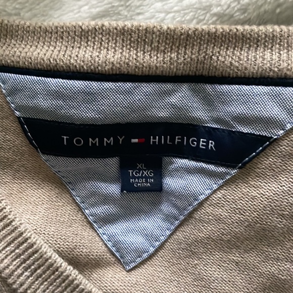 Tommy Hilfiger gently used sweater - Picture 2 of 3
